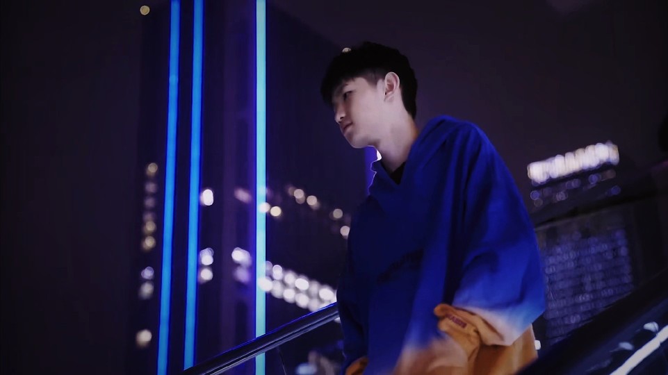 自信的表现来自 Weibo Gaming 以及在 LPL 2025年第二分裂中，任何人的传奇意外获胜